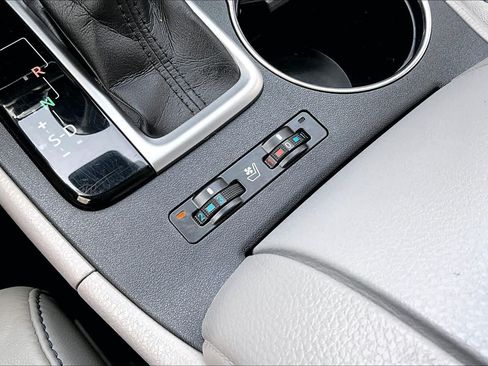 Used 2019 Toyota Highlander Limited FWD image 33