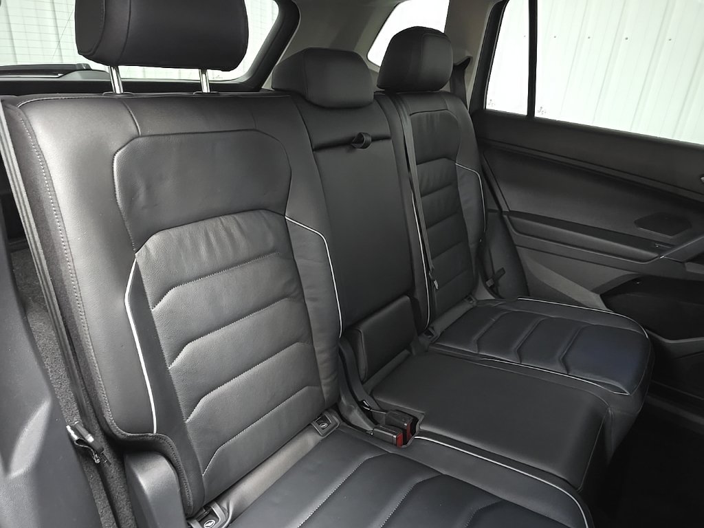 Used 2018 Volkswagen Tiguan SEL Premium AWD/4WD image 17