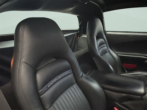 Used 2002 Chevrolet Corvette Coupe w/ Preferred Equipment Group2 image 10