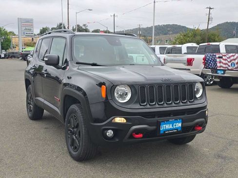 Used 2018 Jeep Renegade Trailhawk w/ Popular Equipment Group AWD/4WD image 7