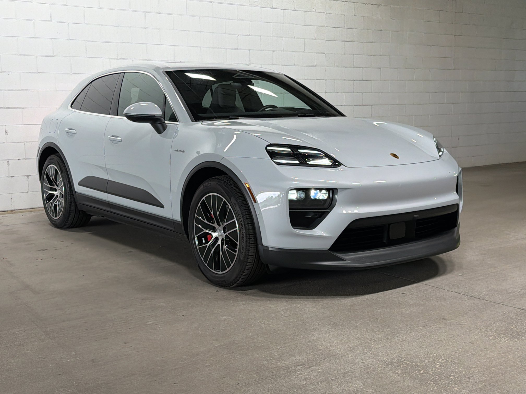 Certified 2026 Porsche Macan 4S Electric AWD/4WD image 6