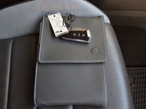 Used 2022 Volkswagen GTI SE image 37