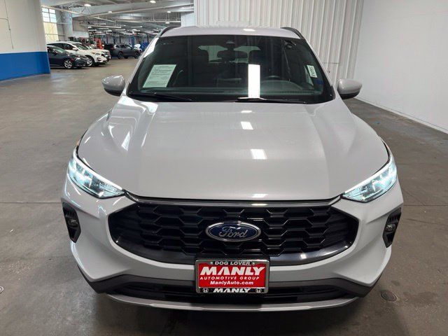 Used 2025 Ford Escape ST-Line Select AWD/4WD image 8