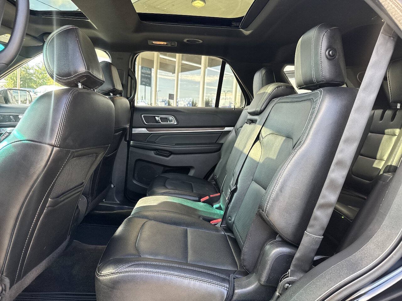 Used 2016 Ford Explorer Limited w/ Equipment Group 301A AWD/4WD image 28