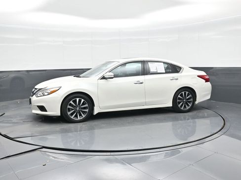 Used 2016 Nissan Altima 2.5 SL w/ 2.5 Technology Package image 21