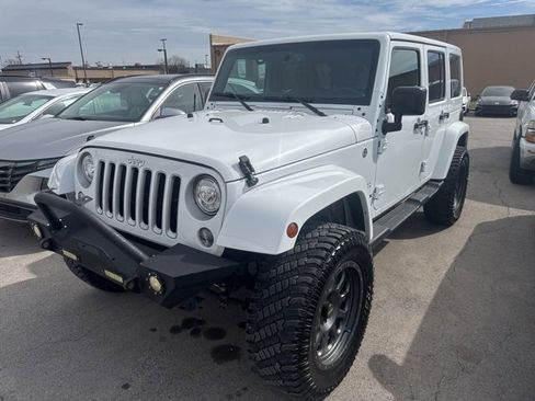 Used 2018 Jeep Wrangler Unlimited Sahara w/ Connectivity Group image 3