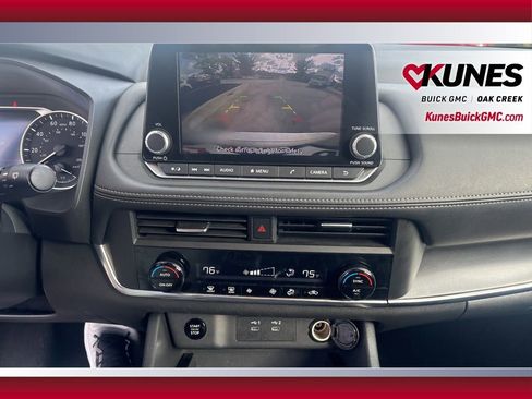 Used 2024 Nissan Rogue SV image 21