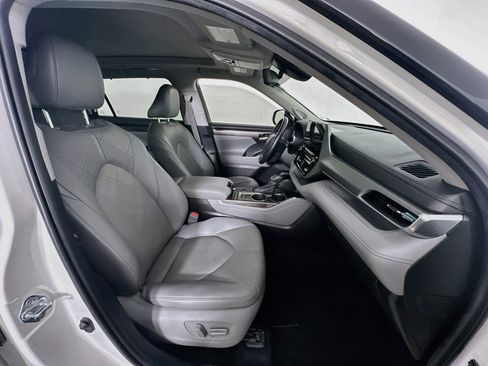 Used 2021 Toyota Highlander Platinum FWD image 35
