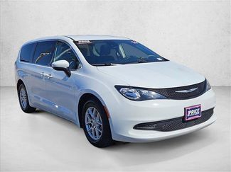 Used 2023 Chrysler Voyager LX video 3