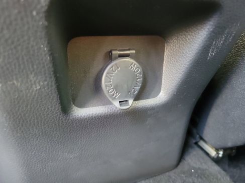 Used 2021 Toyota RAV4 LE image 11