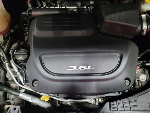 Used 2017 Chrysler Pacifica Touring-L image 30