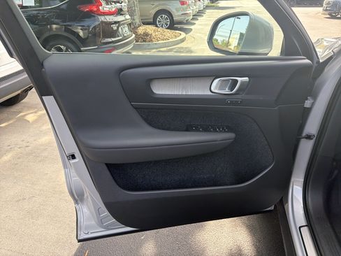 Certified 2023 Volvo XC40 B4 Plus w/ Protection Package Premier FWD image 14