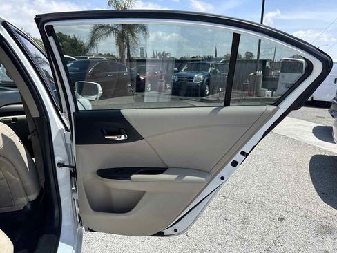 Used 2014 Honda Accord Touring image 17