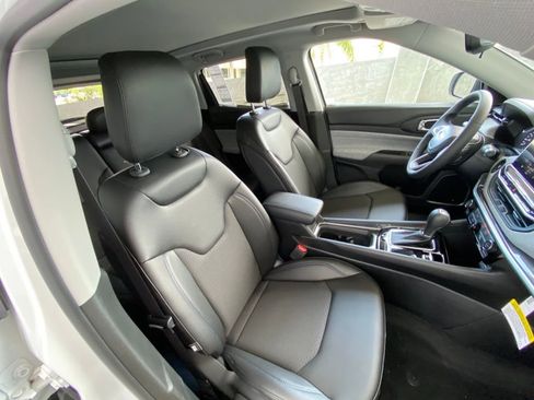 New 2022 Jeep Compass Latitude w/ Sun and Sound Group image 19