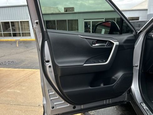 Used 2019 Toyota RAV4 Limited w/ Advanced Technology Package AWD/4WD image 27