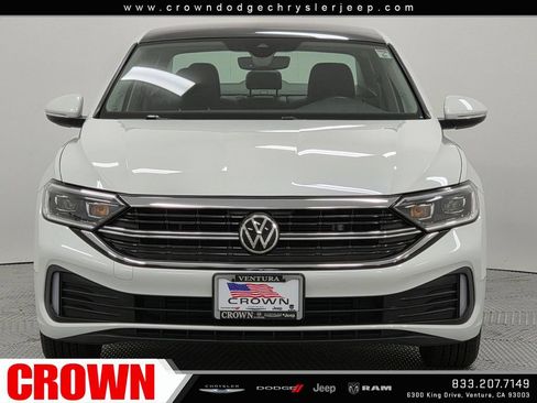 Used 2023 Volkswagen Jetta SEL FWD image 2