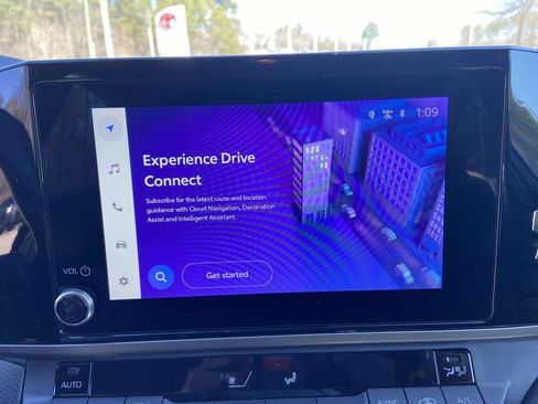 Used 2025 Toyota Camry SE image 21