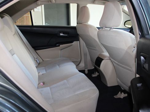 Used 2012 Toyota Camry LE FWD image 20