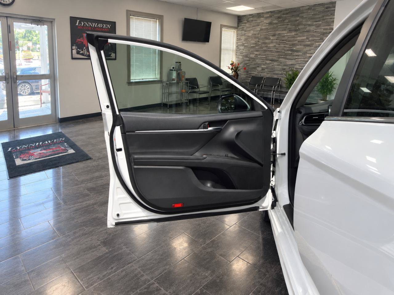 Used 2021 Toyota Camry SE FWD image 10