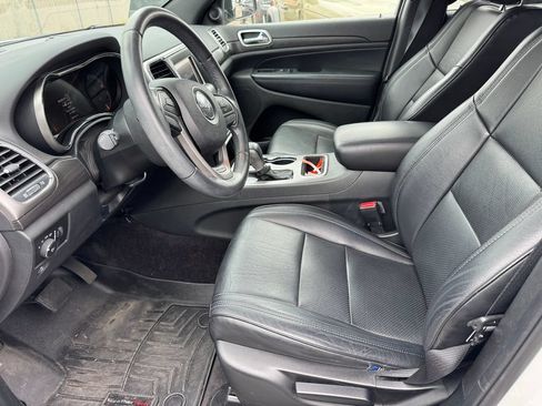 Used 2018 Jeep Grand Cherokee Laredo RWD image 9