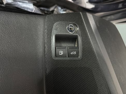 Used 2013 Volkswagen CC R-Line image 17