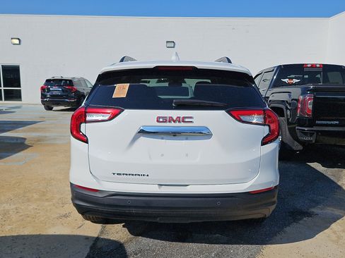 Used 2023 GMC Terrain SLE w/ Driver Convenience Package FWD image 7