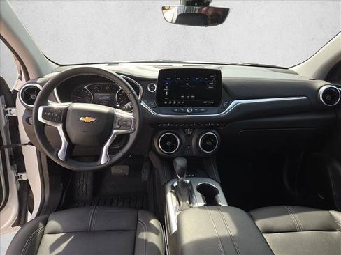 Used 2024 Chevrolet Blazer LT w/ Sound & Technology Package FWD image 17