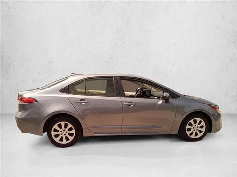 Used 2022 Toyota Corolla LE FWD image 4