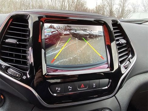 Used 2020 Jeep Cherokee Limited w/ Technology Group image 17