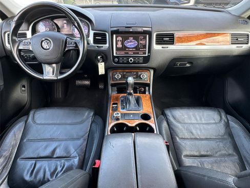 Used 2013 Volkswagen Touareg Lux image 22
