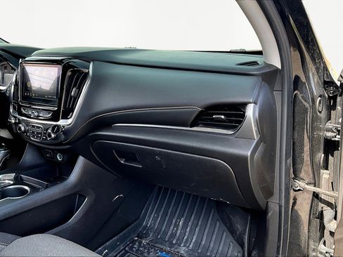Used 2020 Chevrolet Traverse LT image 27