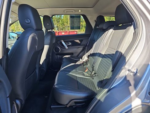 Used 2022 Land Rover Discovery Sport SE image 19