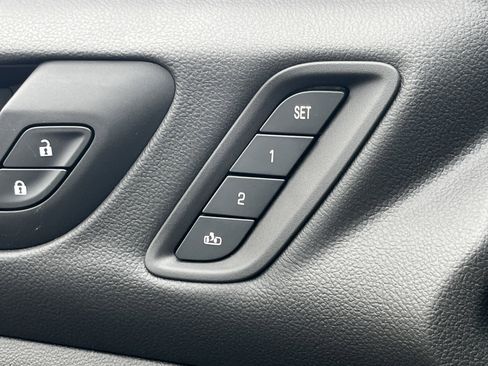 Used 2022 GMC Acadia AT4 w/ Technology Package image 16