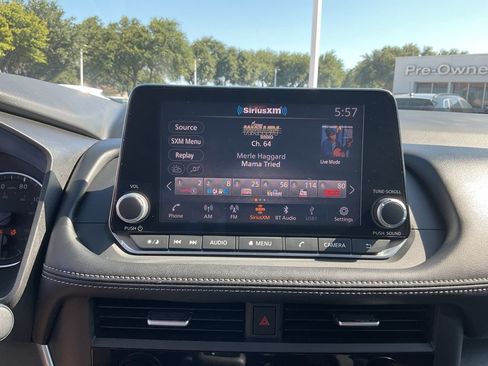 Used 2025 Nissan Rogue SV FWD image 25