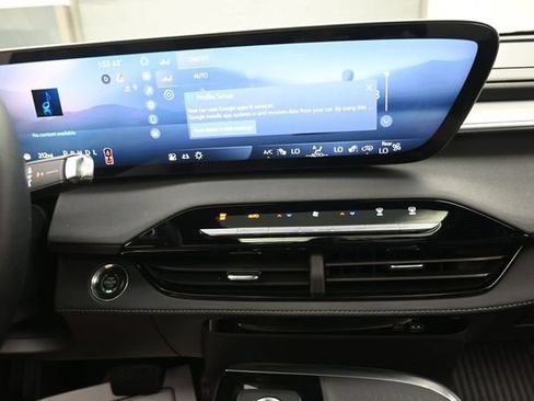 Used 2025 Buick Enclave Preferred w/ Power Package AWD/4WD image 10