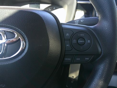 Used 2025 Toyota Corolla LE image 20