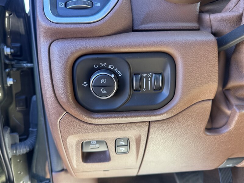 Used 2021 RAM 1500 Laramie AWD/4WD image 27