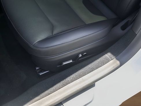 Used 2025 Tesla Model 3 Long Range RWD image 8