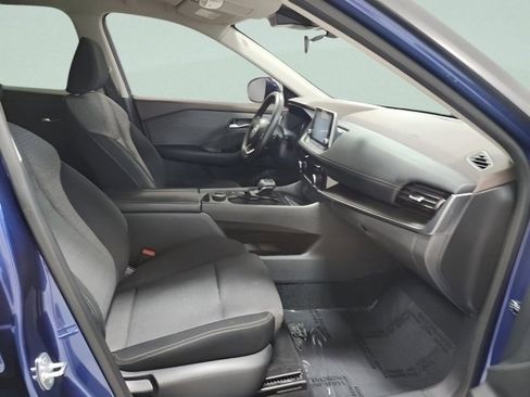 Used 2022 Nissan Rogue SV image 15