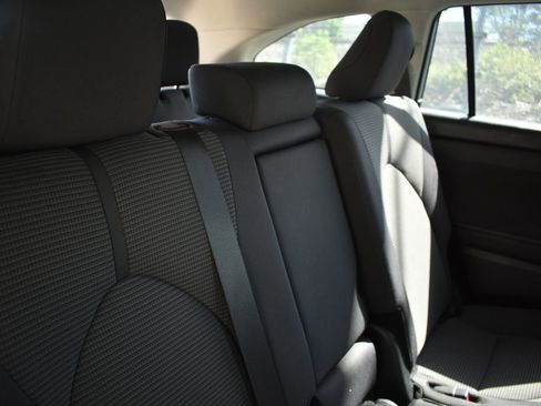 Used 2025 Toyota Highlander LE FWD image 28