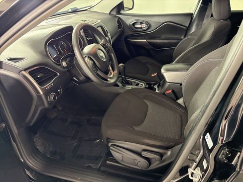 Used 2020 Jeep Cherokee Latitude image 20