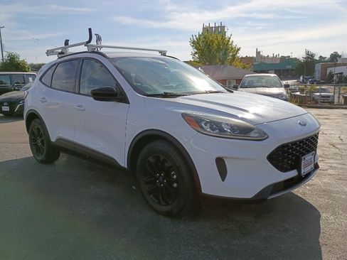 Used 2020 Ford Escape SE Sport FWD image 3