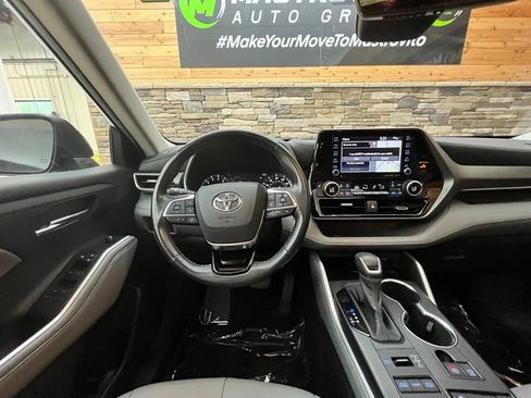 Used 2020 Toyota Highlander XLE AWD/4WD image 46