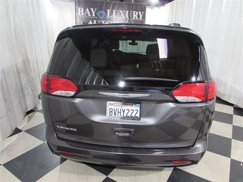 Used 2021 Chrysler Voyager Lxi image 40