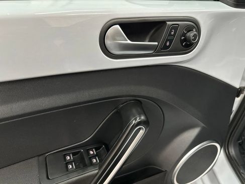 Used 2019 Volkswagen Beetle 2.0T SE FWD image 22