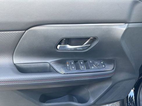 New 2026 Nissan Kicks SR w/ Cold Weather Package image 18