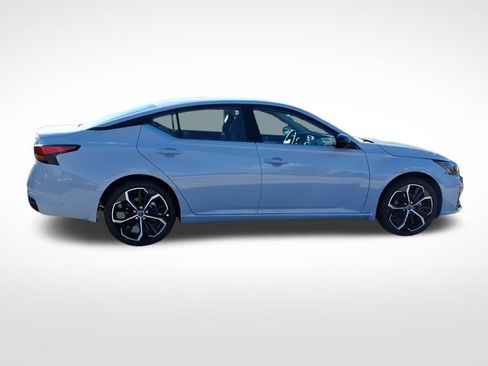 New 2025 Nissan Altima 2.5 SR image 8