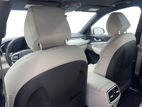 Used 2025 Genesis G70 2.5T image 35