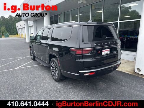 Used 2024 Jeep Wagoneer L Series II RWD image 3