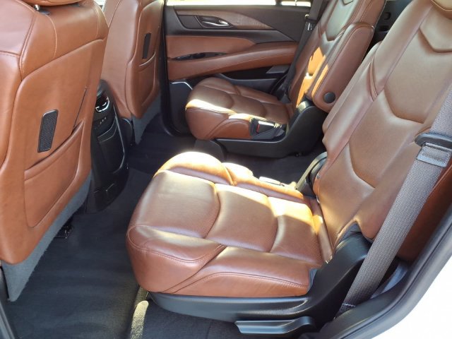 Used 2018 Cadillac Escalade Luxury AWD/4WD image 9